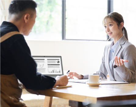 活躍イメージ：30代女性営業活動